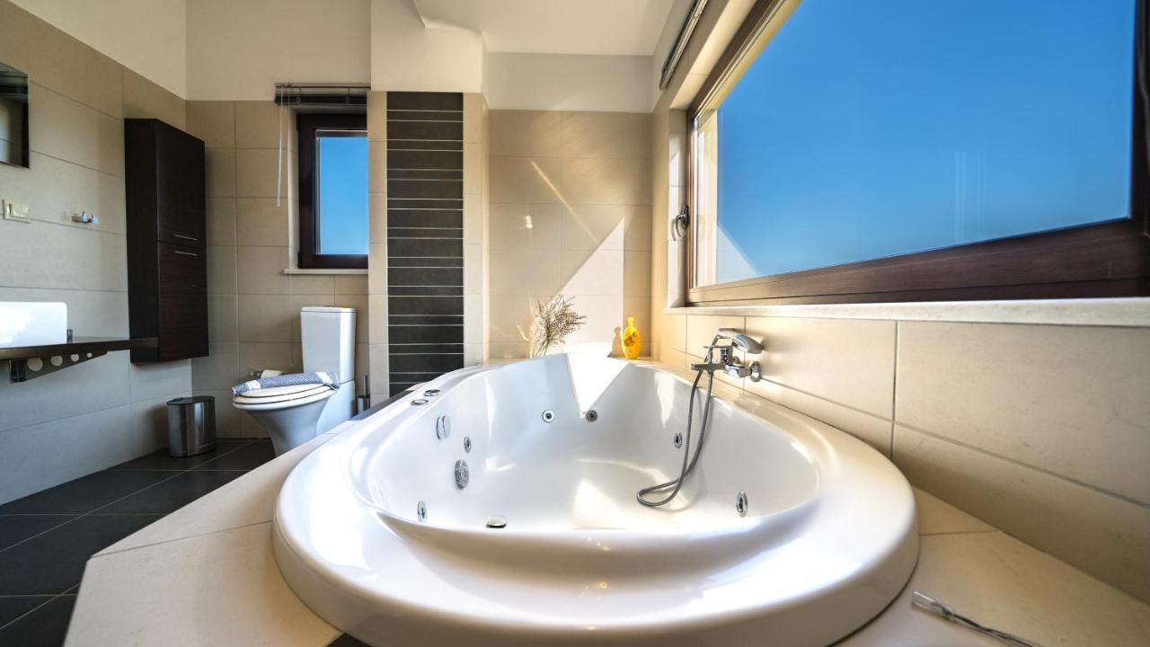 Villa Majestic Crete Heated Pool And Sauna Мегала-Хорафия Экстерьер фото